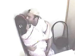 couple-desi-pakistani