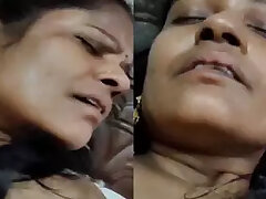 aunty-desi-enjoying-videos